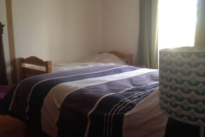 Room 5 of 16