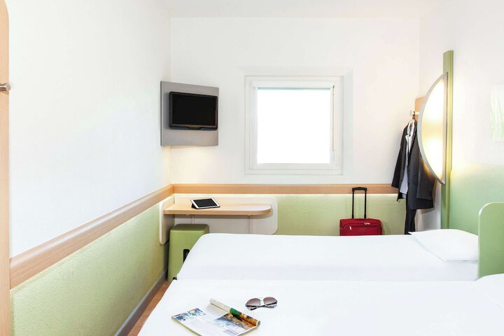 Room 13 of 30