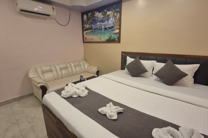 Room 9 of 12