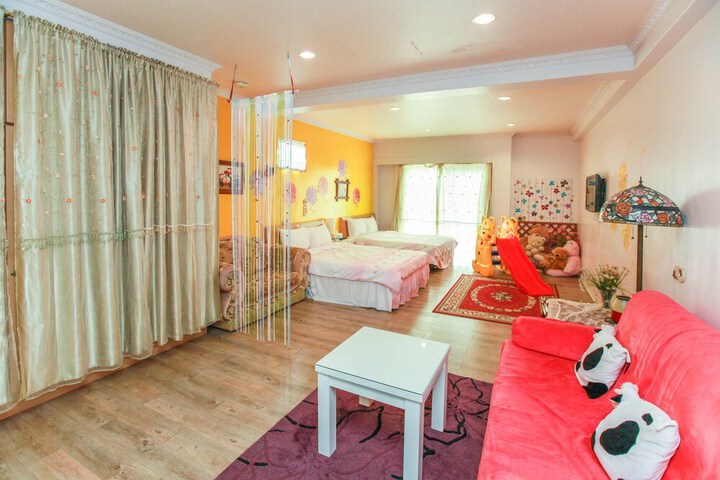 Room 9 of 18