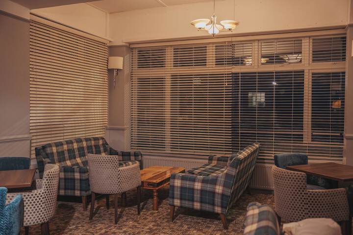 Lounge 63 of 89