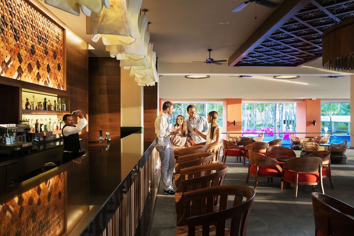Lounge 58 of 77