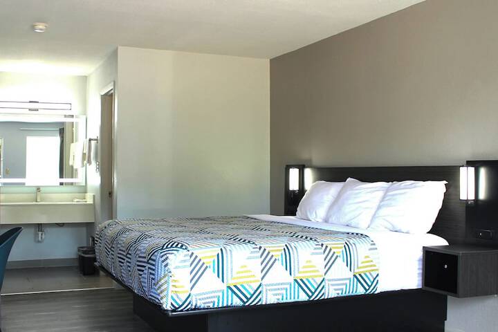 Room 6 of 24