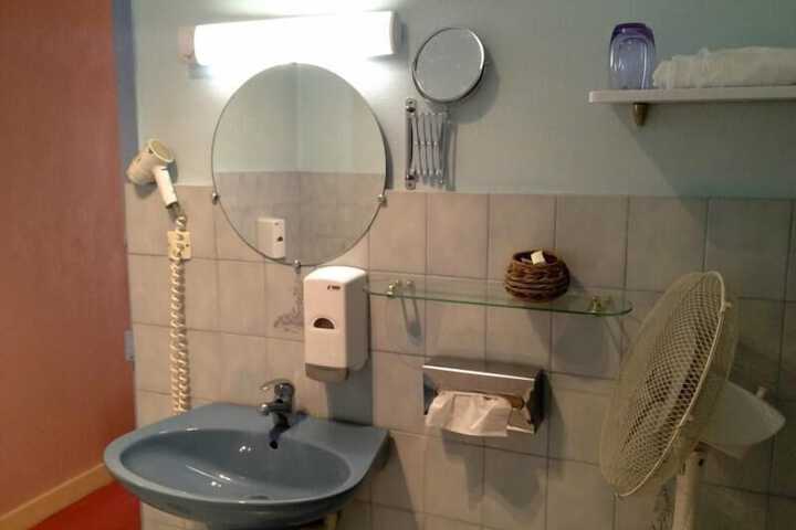 Room 11 of 23