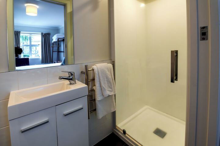 Room 85 of 108