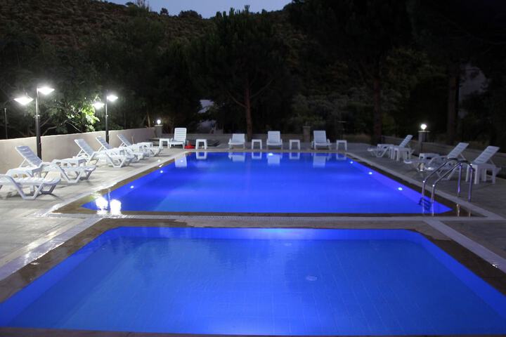 Pool 60 of 79