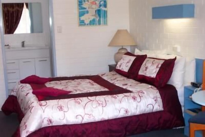 Room 2 of 33