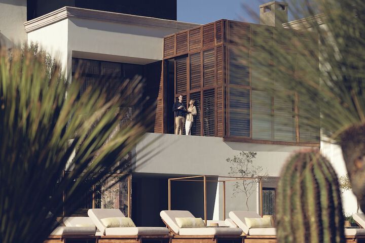 Hotel Exterior 241 of 283