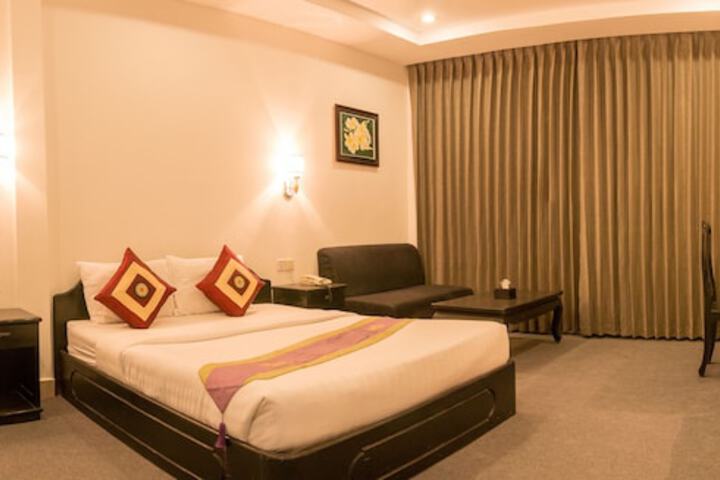 Room 5 of 38
