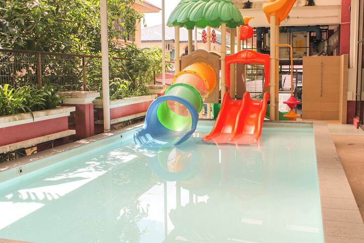 Hotel Pool