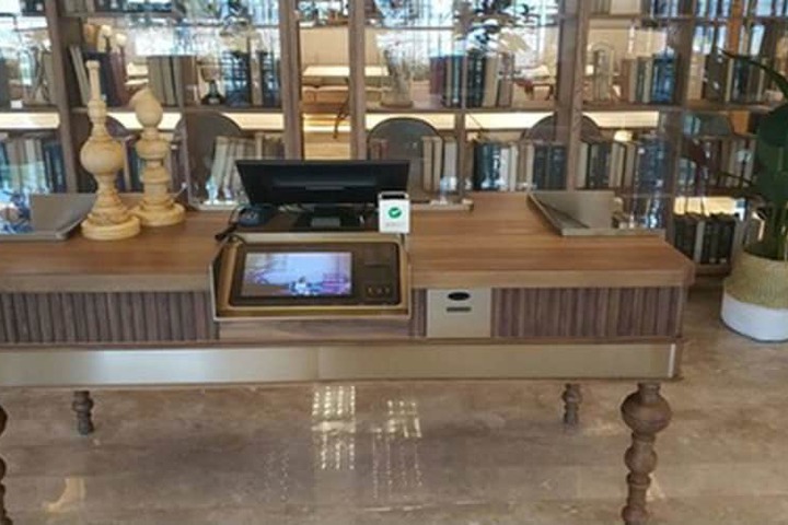 Check-in/check-out kiosk
