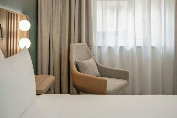 Room 37 of 102