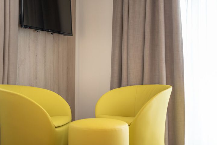 Room 16 of 172