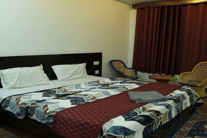 Room 13 of 16