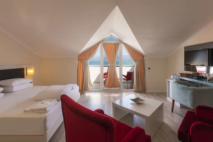Room 6 of 47