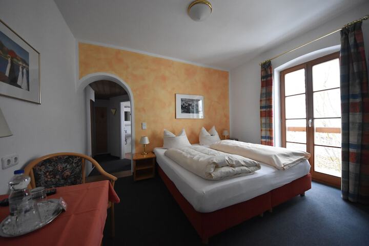 Room 4 of 48