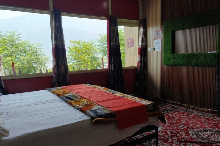 Room 13 of 23