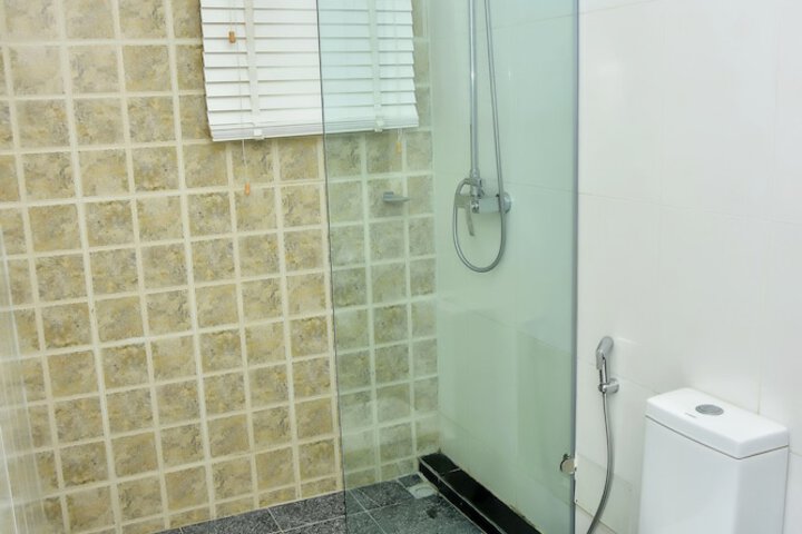 Room 8 of 12
