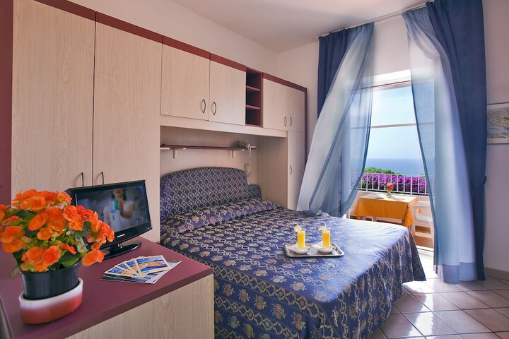 Room 4 of 30