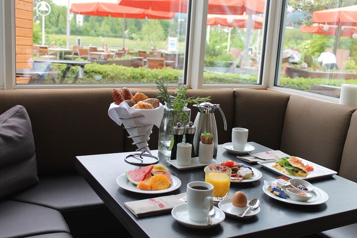 Breakfast/Coffee Service 46 of 64