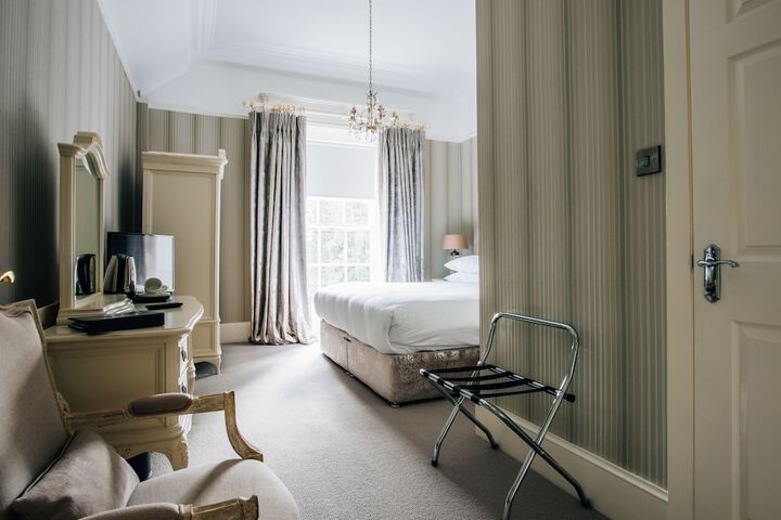 Room 8 of 43