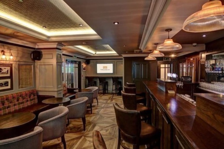 Lounge 40 of 79