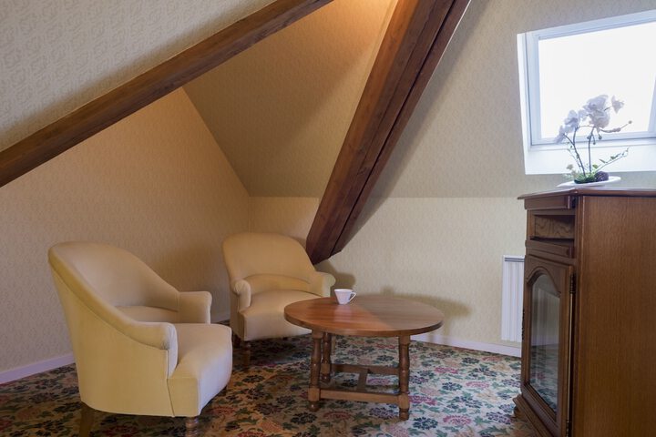 Room 9 of 47