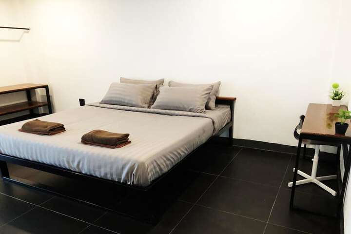 Room 8 of 18