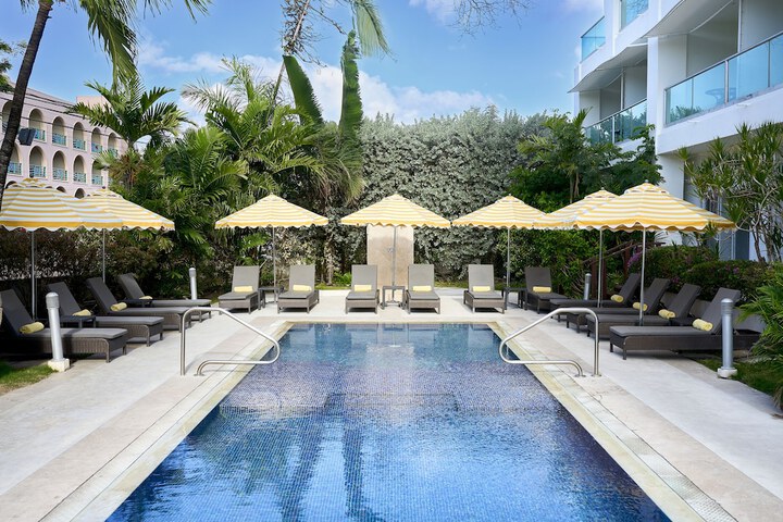 Hotel Pool