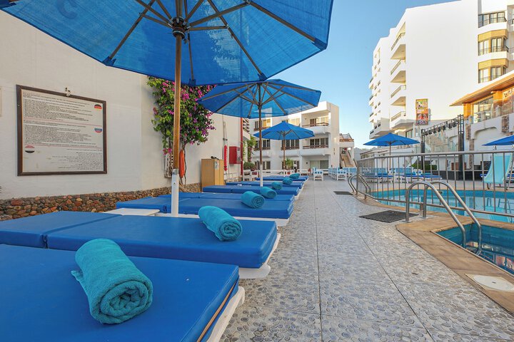 Pool Hotel