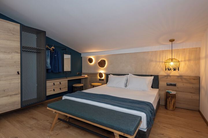 Room 13 of 72