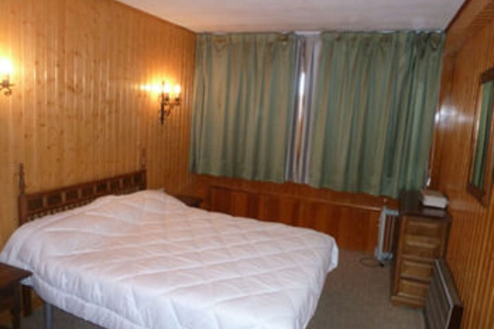 Room 4 of 11
