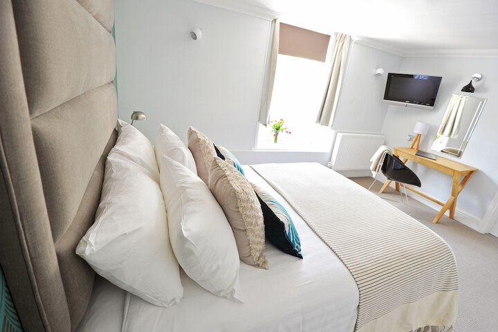 Room 2 of 72