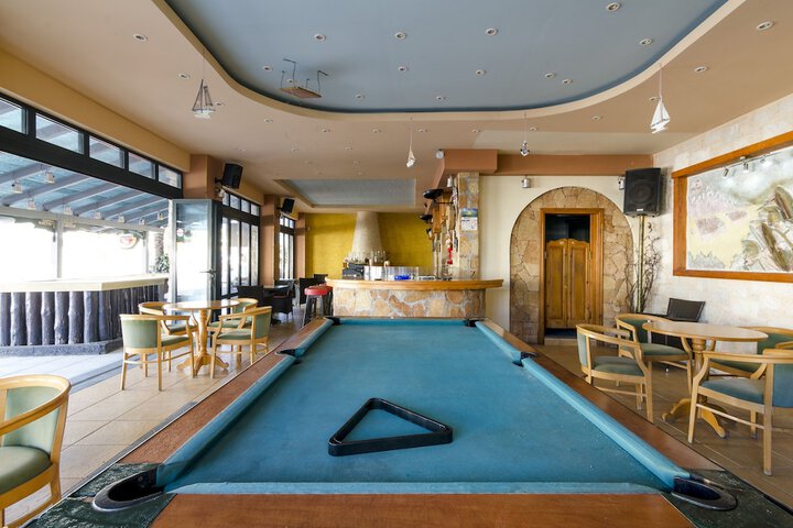 Lounge 20 of 24