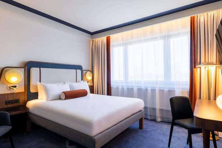 Room 4 of 78