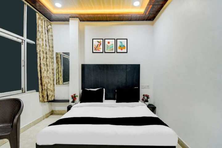 Room 7 of 32