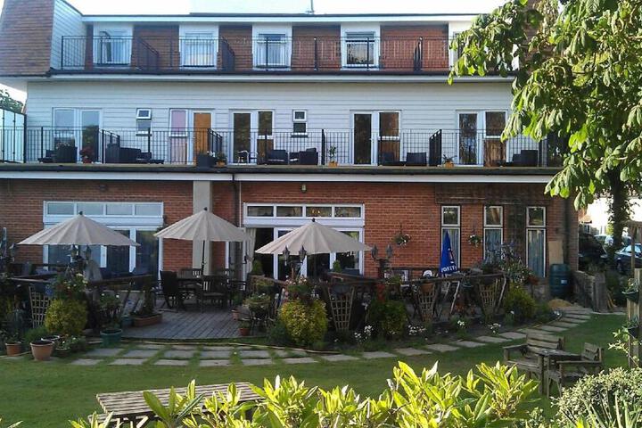 LISTON HOTEL