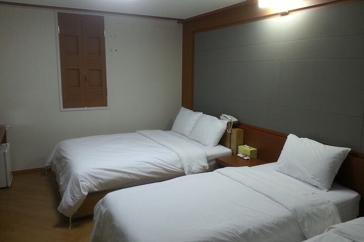 Room 7 of 48