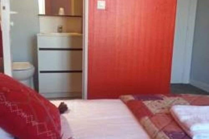 Room 4 of 25