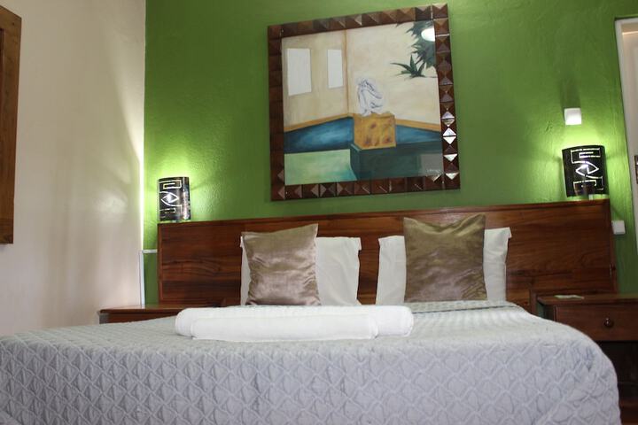 Room 10 of 12