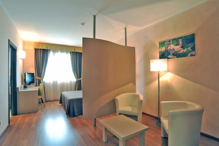 Room 10 of 23