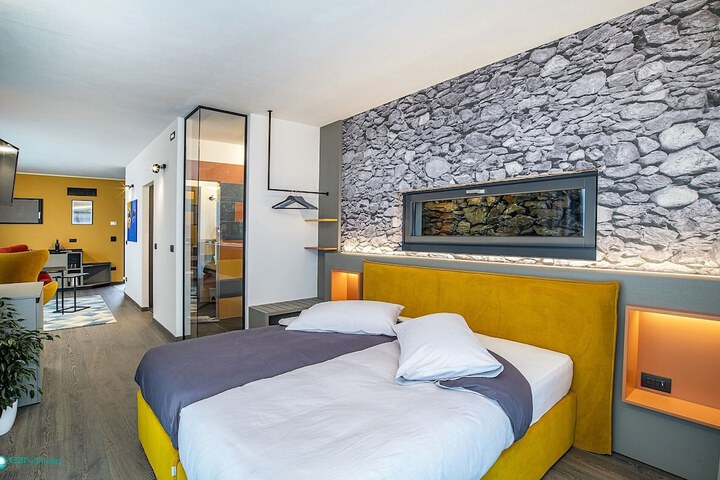 Room 6 of 31