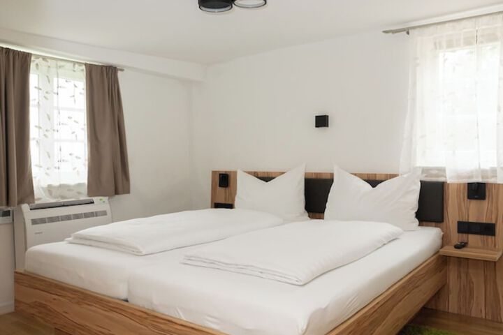 Room 14 of 27