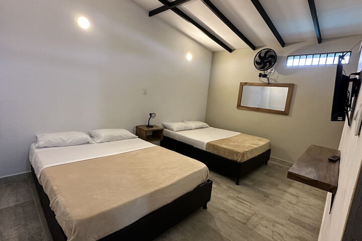 Room 6 of 25