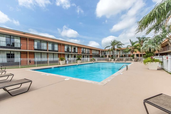 Pools & Facilities