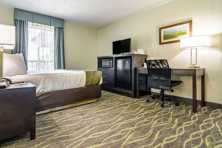 1 Double Bed (3 of 15)