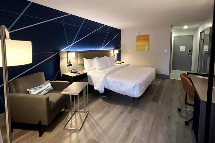 Room 8 of 17