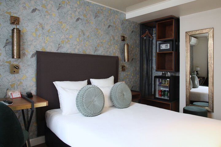 Room 17 of 46