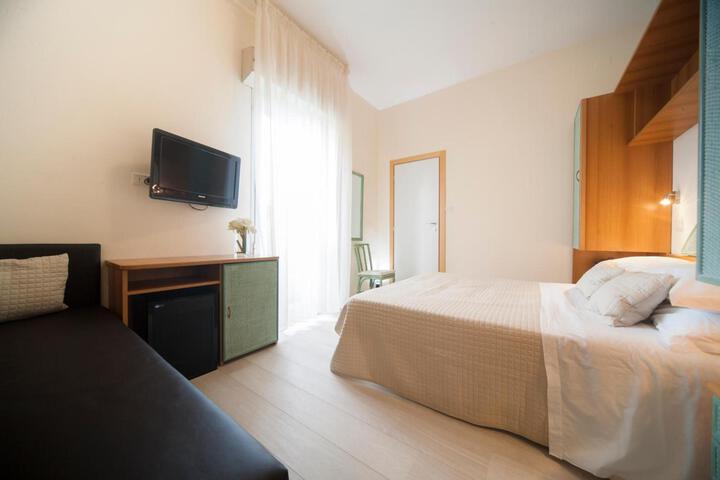 Room 5 of 36