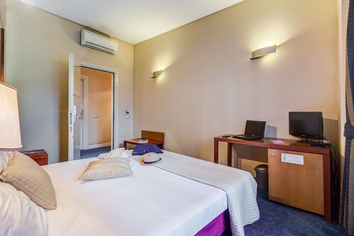 Room 20 of 39